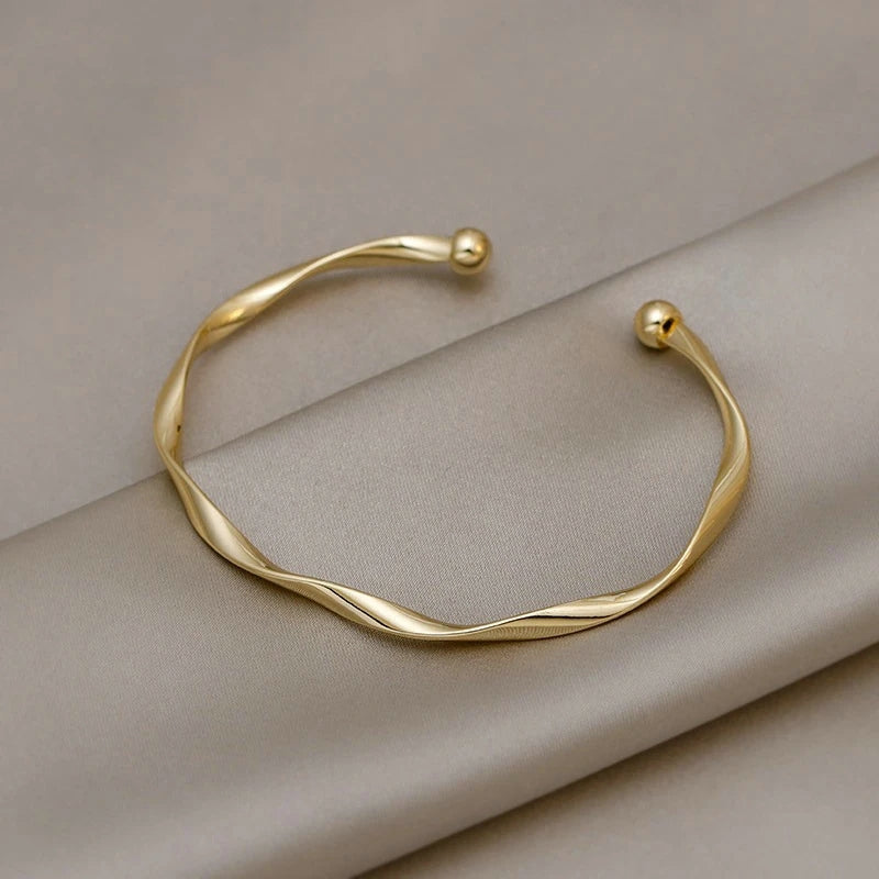 Aurum Twist Bracelet
