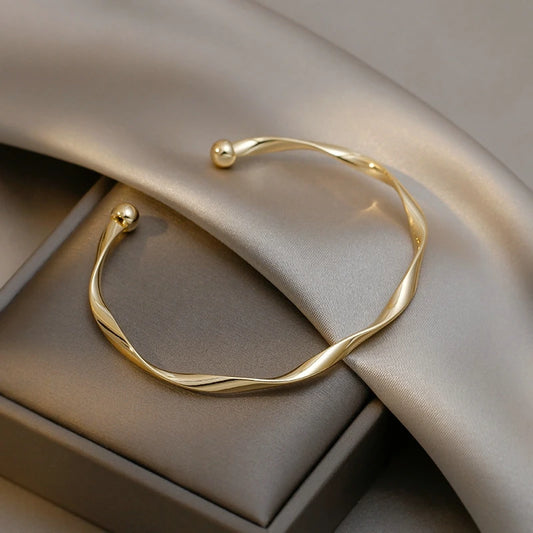 Aurum Twist Bracelet