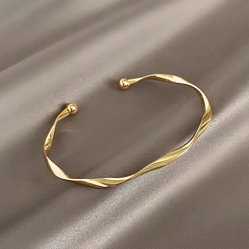 Aurum Twist Bracelet