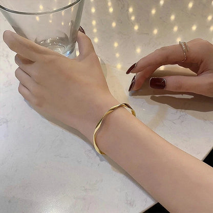 Aurum Twist Bracelet